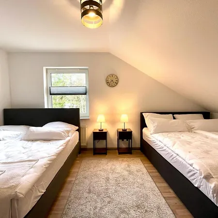 Gemuetliche Balkon-oase Mit Blick Auf Skywalk Stryck