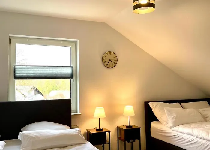 Gemuetliche Balkon-oase Mit Blick Auf Skywalk