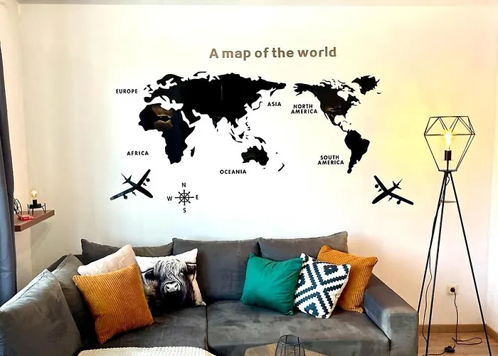 Gemuetliche Balkon-oase Mit Blick Auf Skywalk