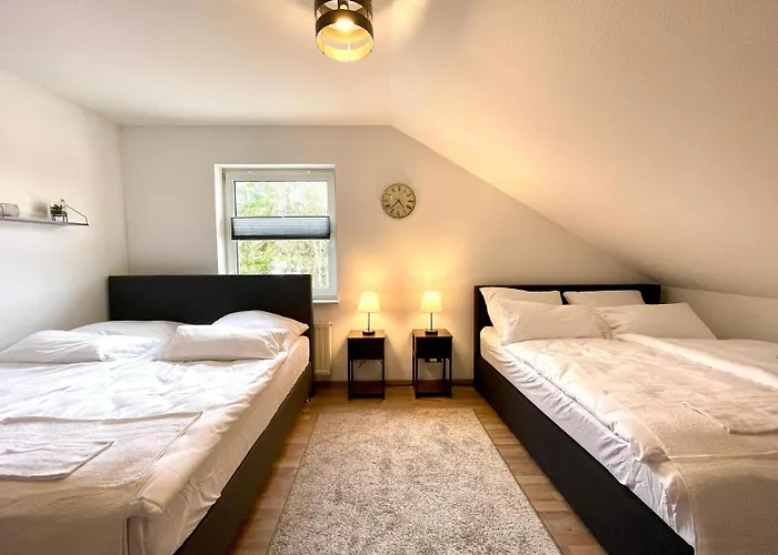 Gemuetliche Balkon-oase Mit Blick Auf Skywalk Stryck